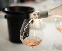 Rosé i et glas